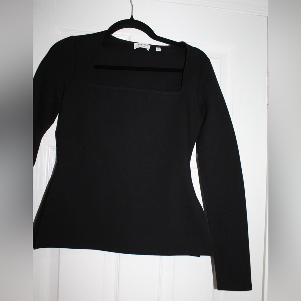 Babaton Classic Black Top
